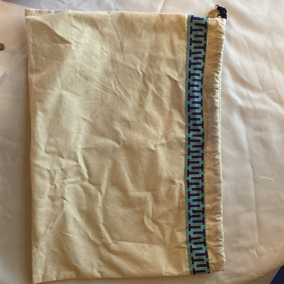 Tory Burch McGraw Camera bag with matching McGraw Bi-fold Wallet - Picture 13 of 13